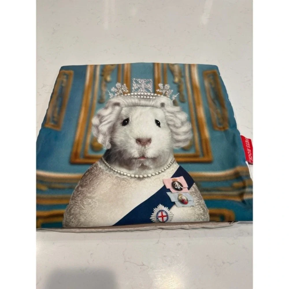 Pillow Cover Cute Animal Dressed As A Queen‎